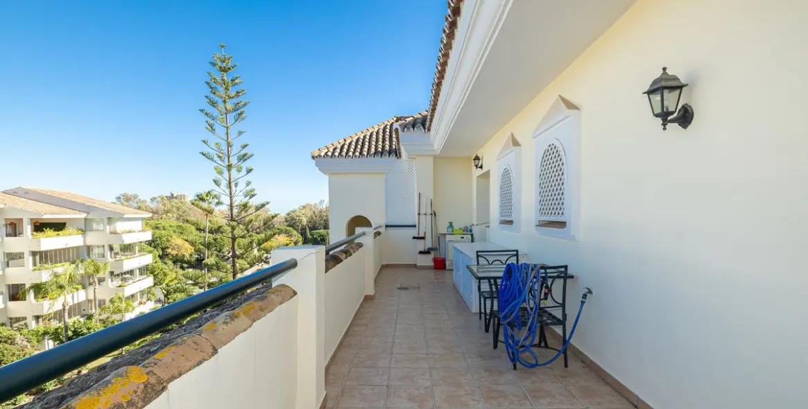 Продажа двухуровневого пентхауса в Elviria 25