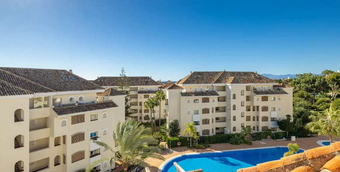 Продажа двухуровневого пентхауса в Elviria 27