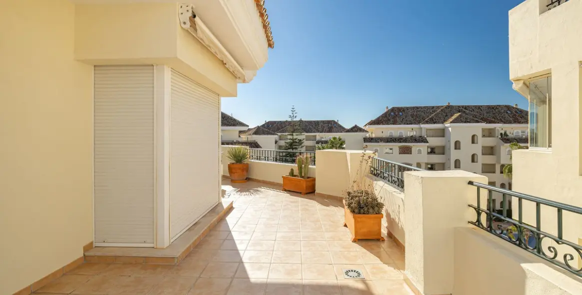 Продажа двухуровневого пентхауса в Elviria 28