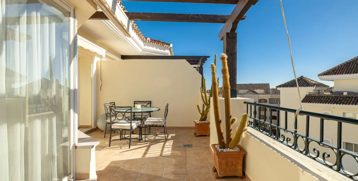 Продажа двухуровневого пентхауса в Elviria 30