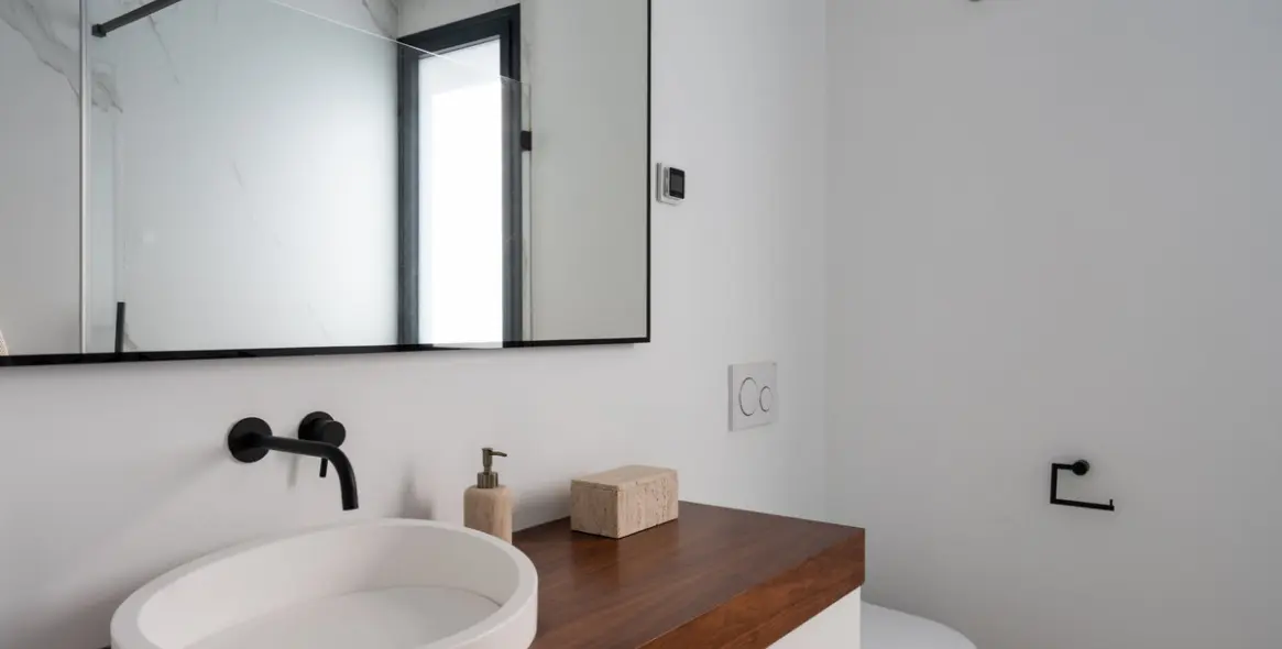 Sale of middle floor apartment in Artola 21