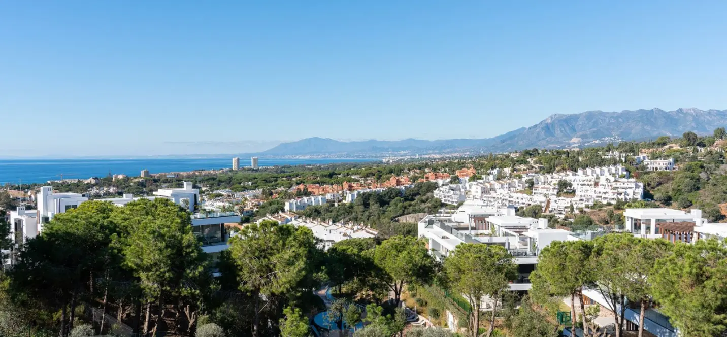 Sale of middle floor apartment in Artola 2