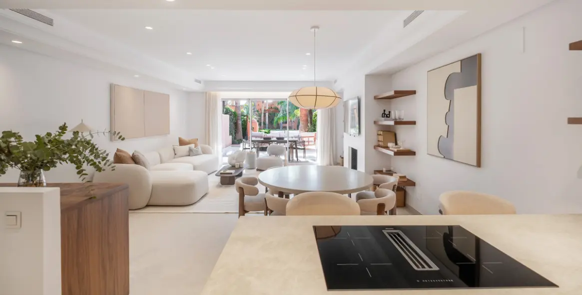 Sale of townhouse in Marbella (district The Golden Mile) 1