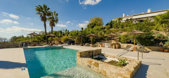 Продажа отеля в Villanueva De La Concepcion 2