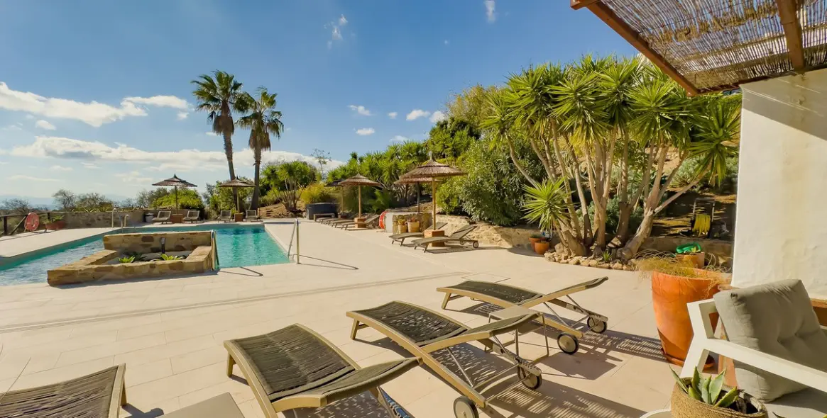 Sale of hotel in Villanueva De La Concepcion 21