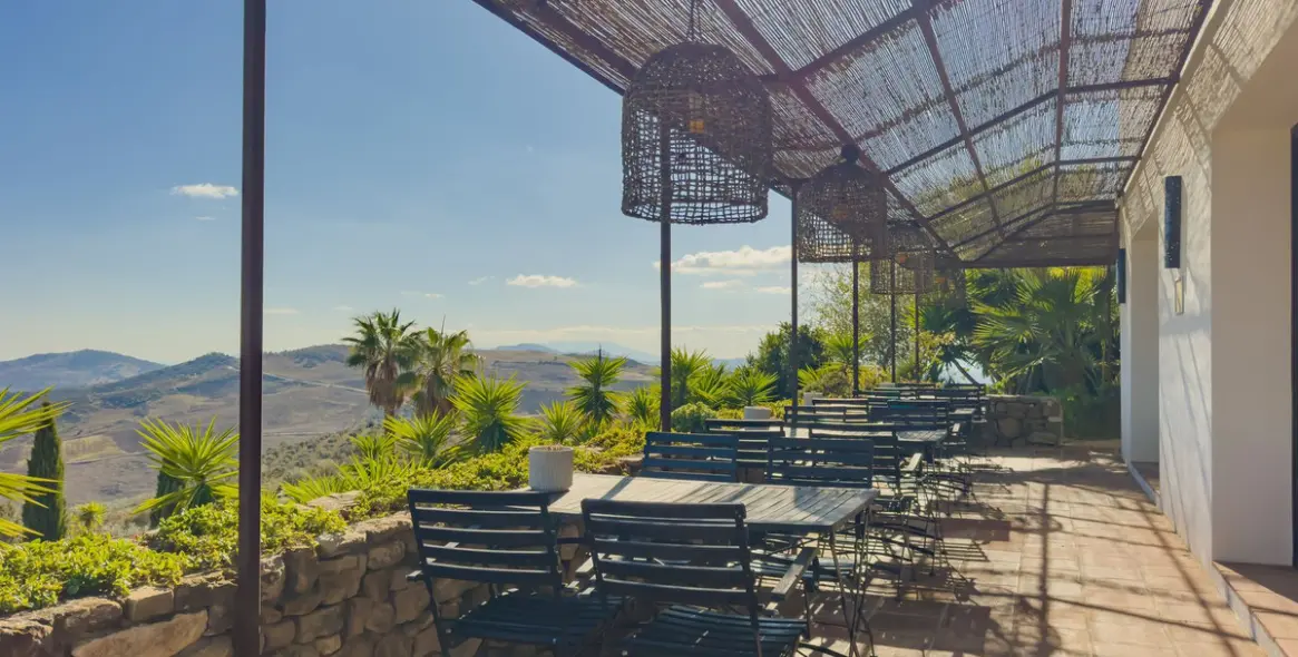 Sale of hotel in Villanueva De La Concepcion 32