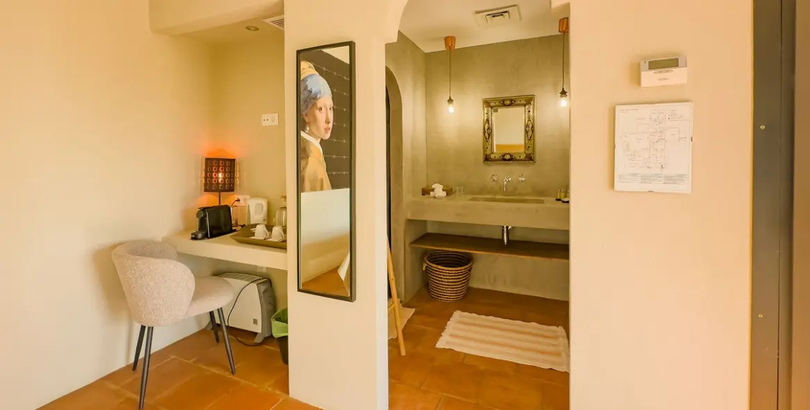 Sale of hotel in Villanueva De La Concepcion 42