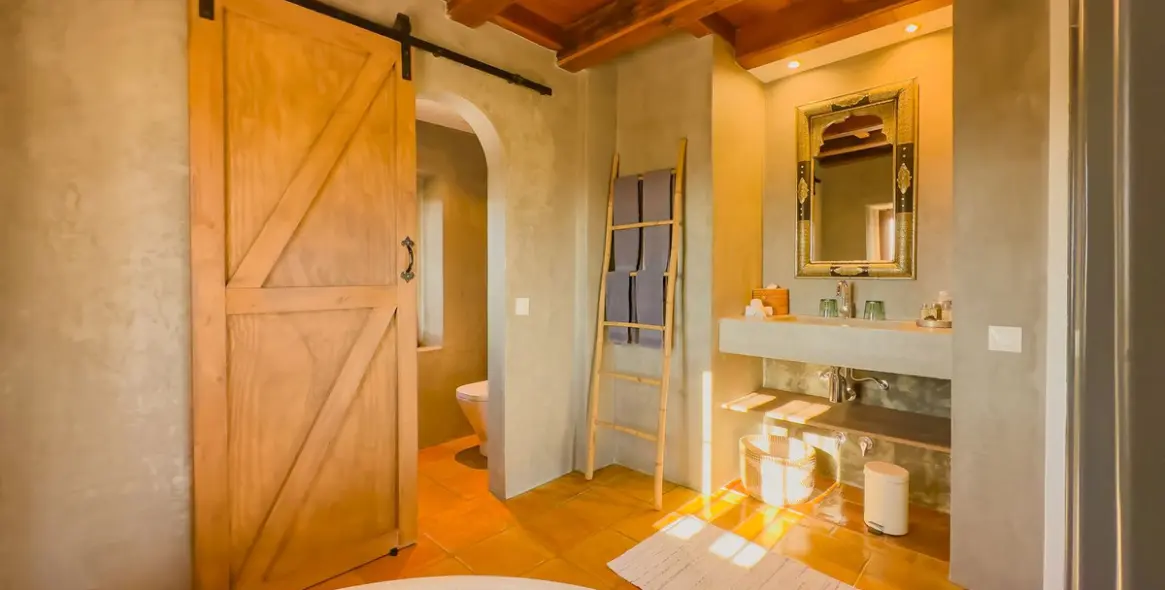 Sale of hotel in Villanueva De La Concepcion 52