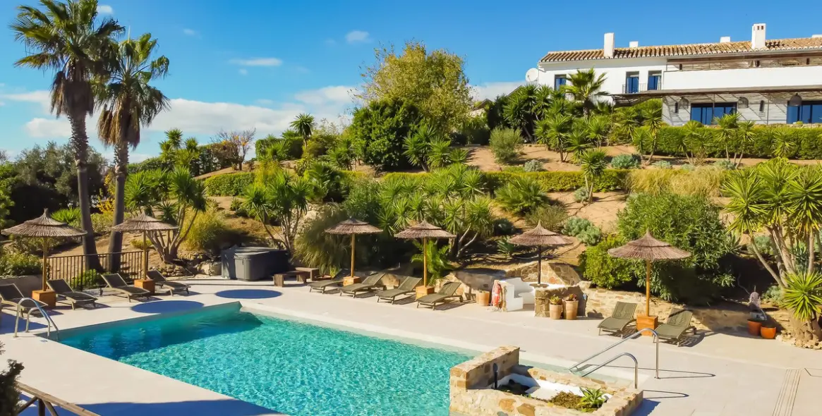 Sale of hotel in Villanueva De La Concepcion 64