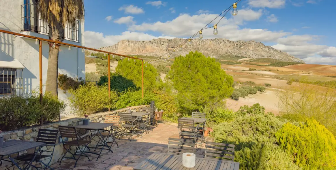 Sale of hotel in Villanueva De La Concepcion 72