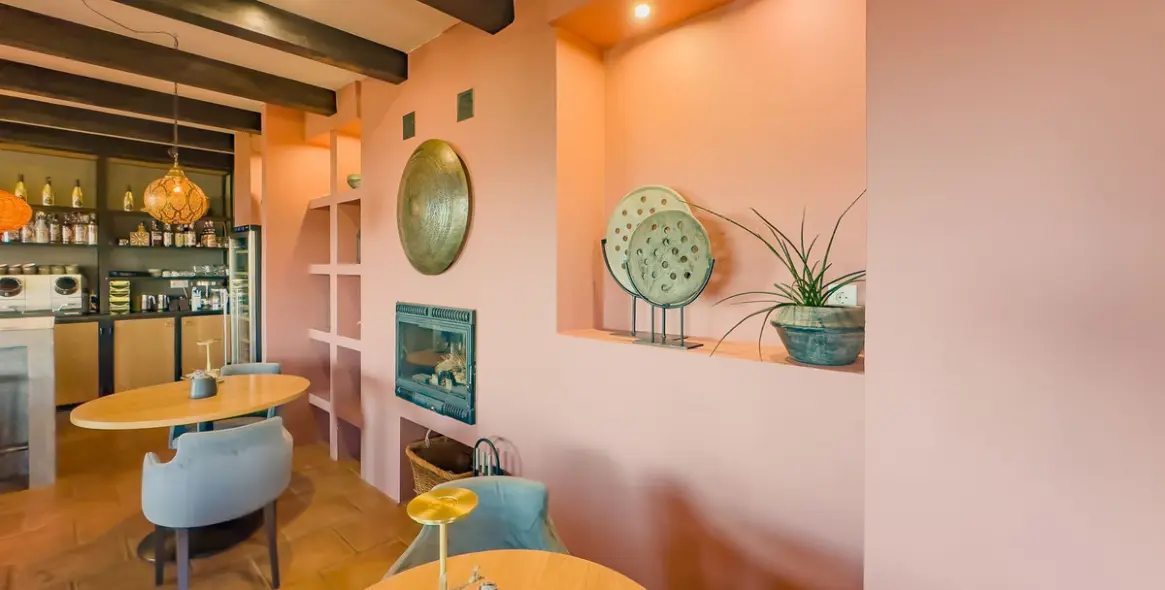 Sale of hotel in Villanueva De La Concepcion 82