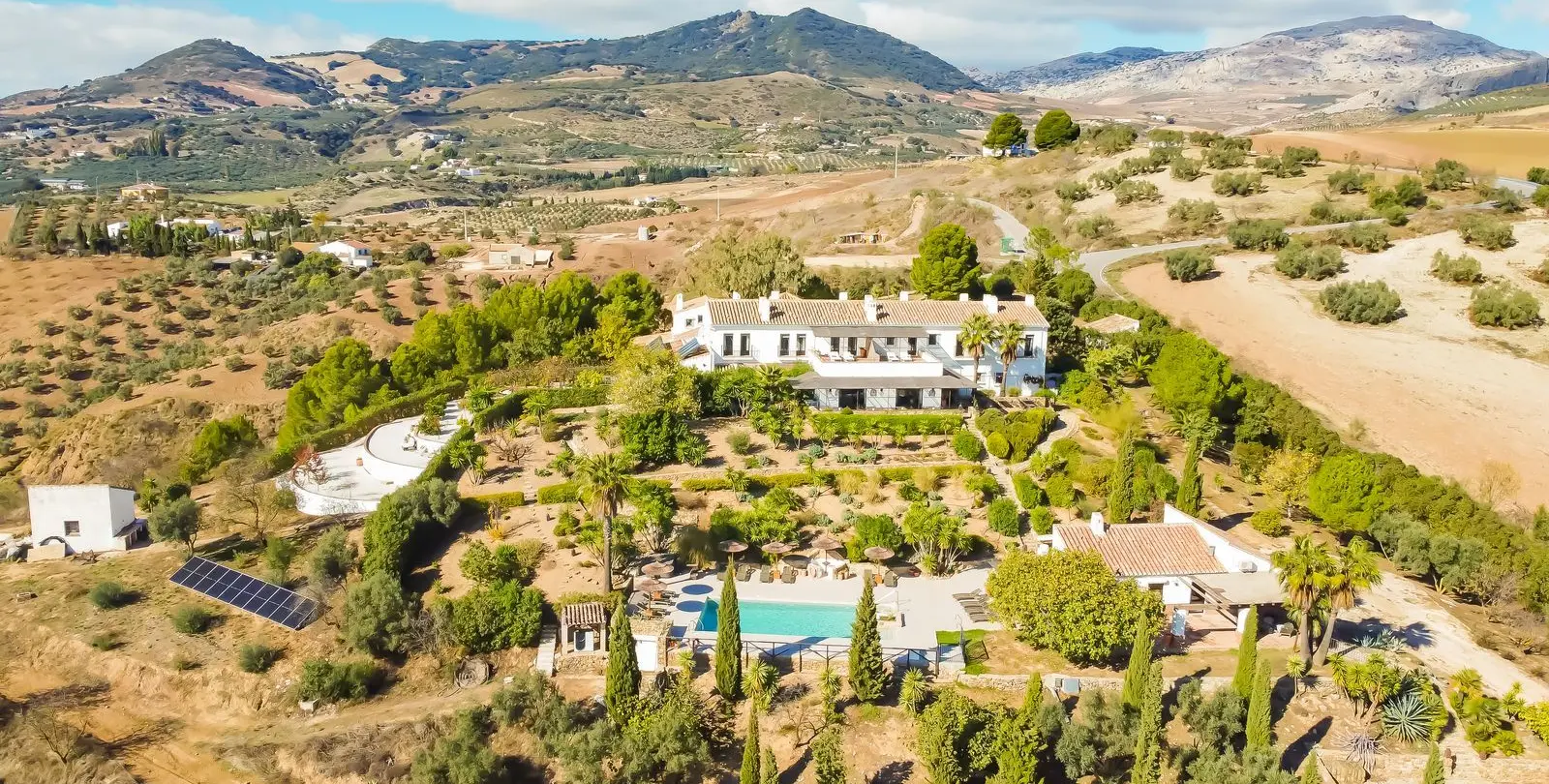 Sale of hotel in Villanueva De La Concepcion 2