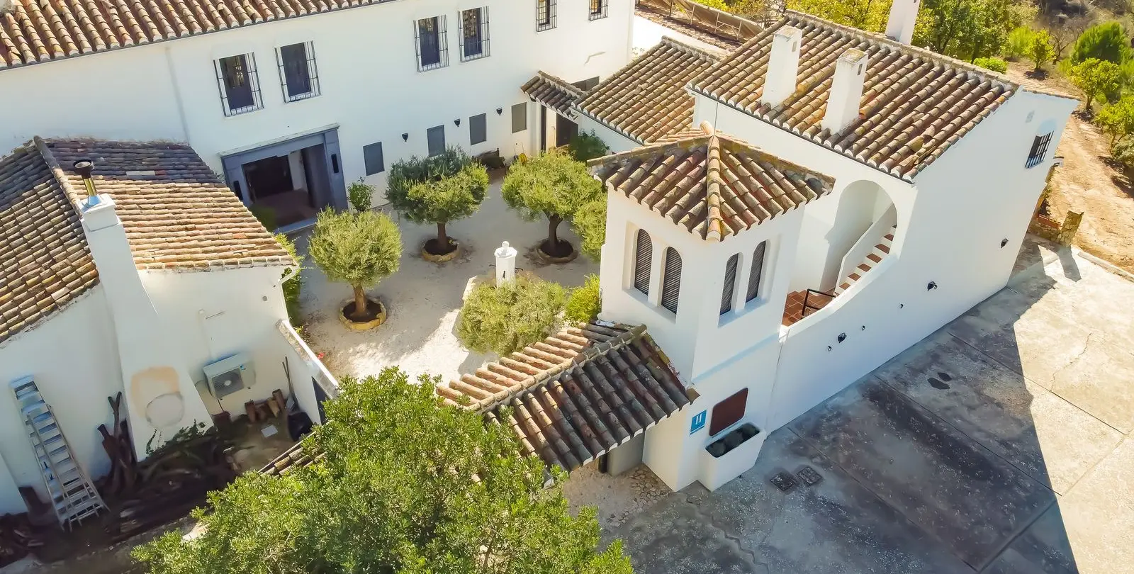 Sale of hotel in Villanueva De La Concepcion 11