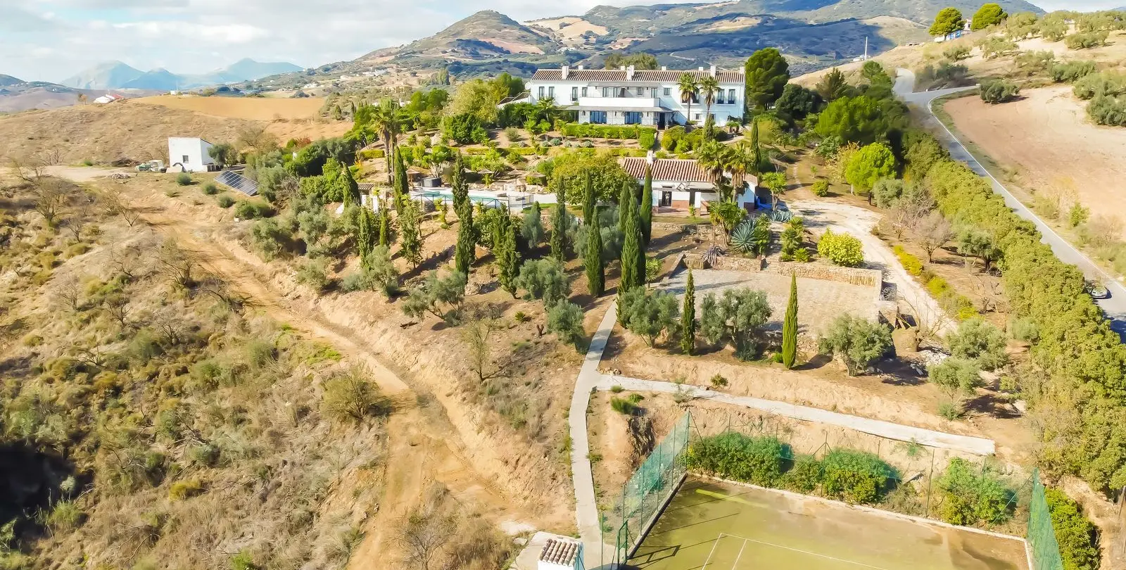 Sale of hotel in Villanueva De La Concepcion 12