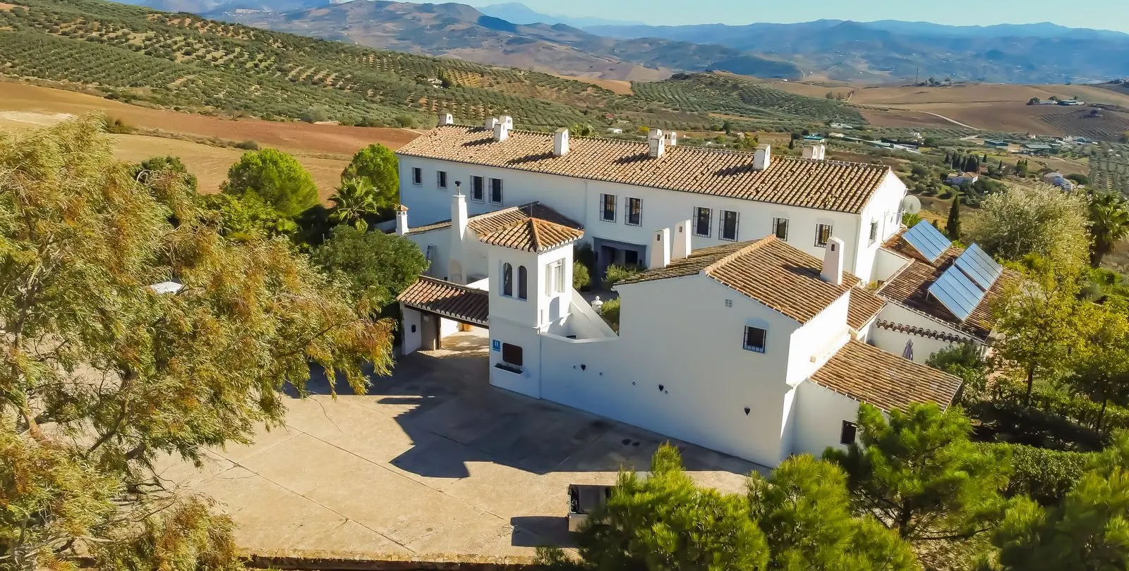 Sale of hotel in Villanueva De La Concepcion 61