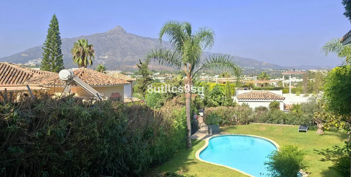 Продажа  отдельно стоящей виллы в Nueva Andalucía (район Aloha) 1