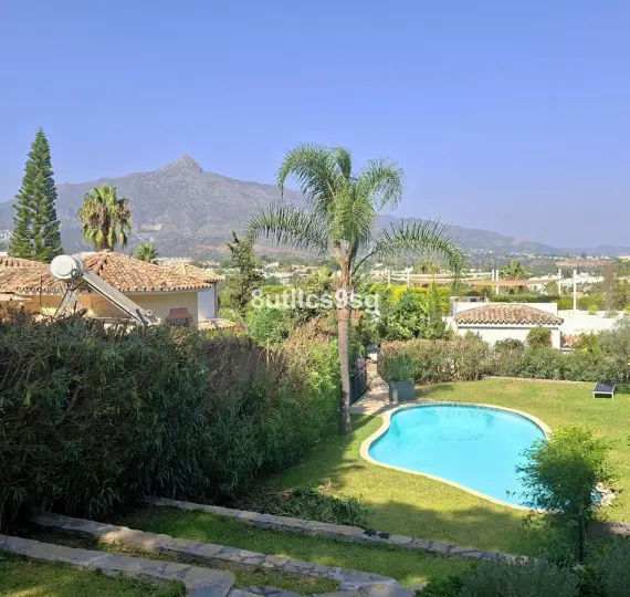 Oтдельно стоящая вилла R5236663