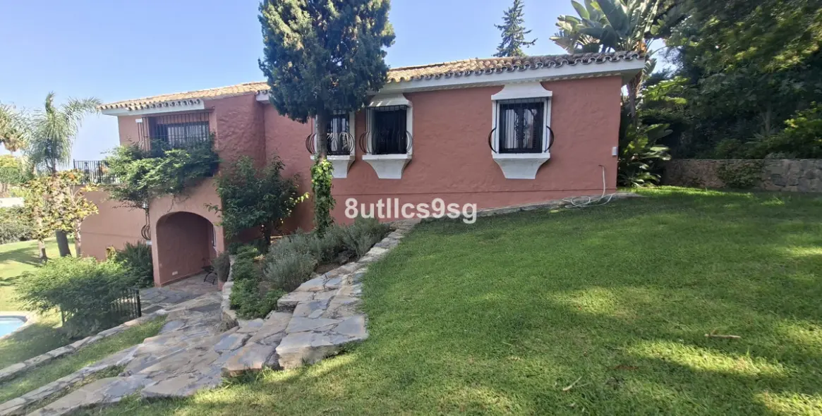 Продажа  отдельно стоящей виллы в Nueva Andalucía (район Aloha) 6