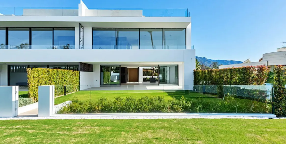 Sale of semi-detached house in Marbella (district The Golden Mile) 1