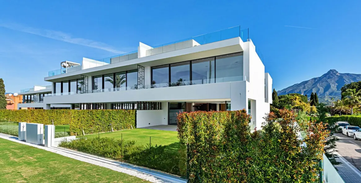 Sale of semi-detached house in Marbella (district The Golden Mile) 2