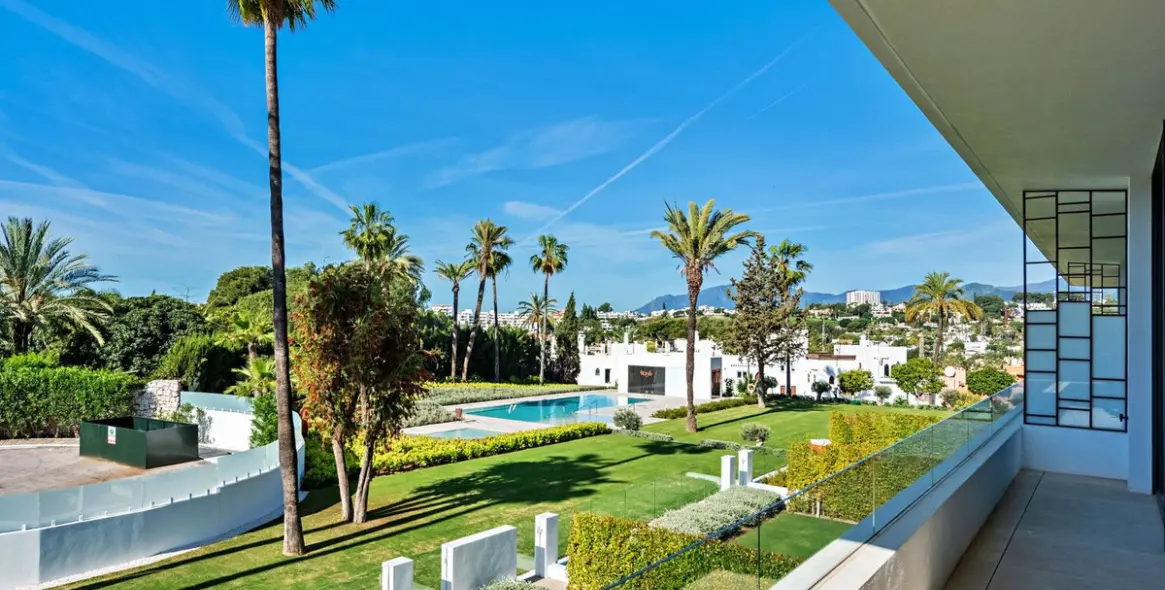 Sale of semi-detached house in The Golden Mile 15