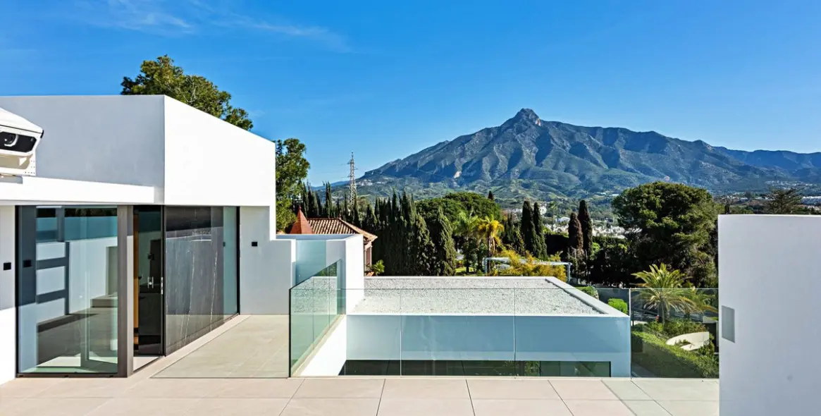 Sale of semi-detached house in The Golden Mile 25