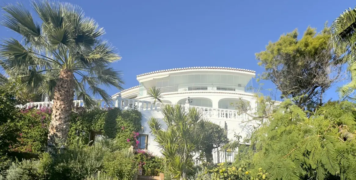 Продажа  отдельно стоящей виллы в Benalmadena Costa 1