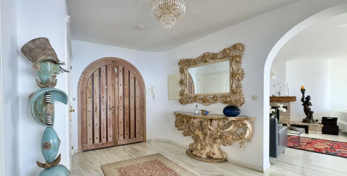 Продажа  отдельно стоящей виллы в Benalmadena Costa 10