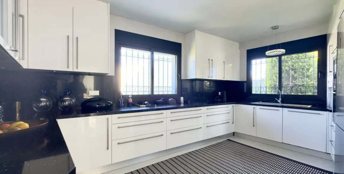 Продажа  отдельно стоящей виллы в Benalmadena Costa 15