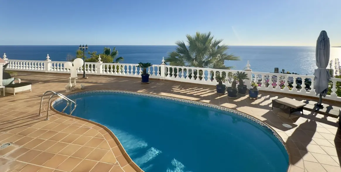 Продажа  отдельно стоящей виллы в Benalmadena Costa 27