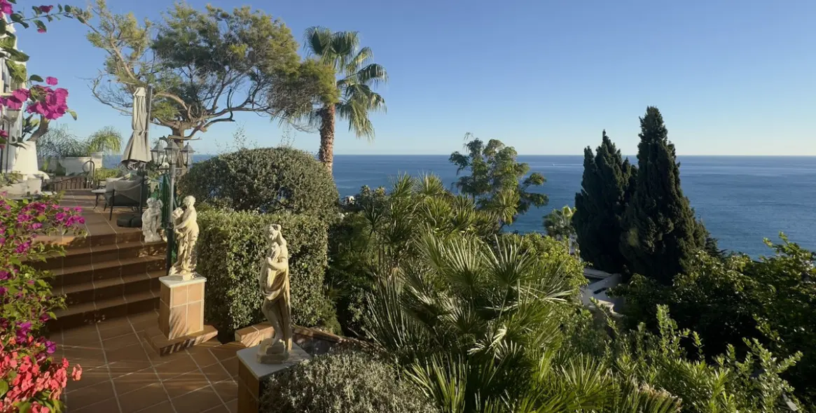 Продажа  отдельно стоящей виллы в Benalmadena Costa 34