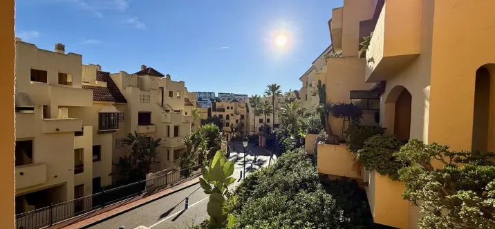 Short-term rent of ground floor apartment in La Duquesa 0