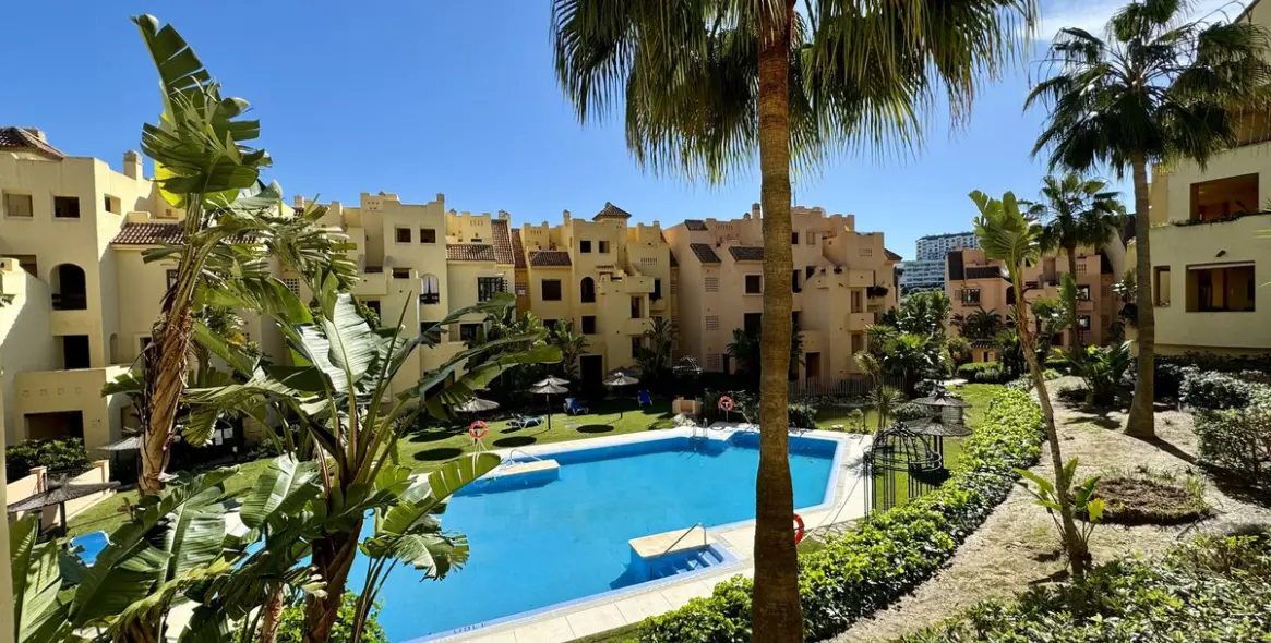Short-term rent of ground floor apartment in La Duquesa 6