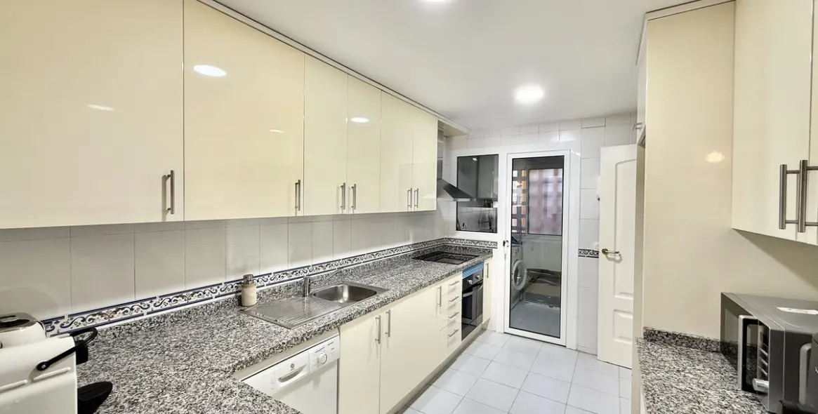 Short-term rent of ground floor apartment in La Duquesa 9