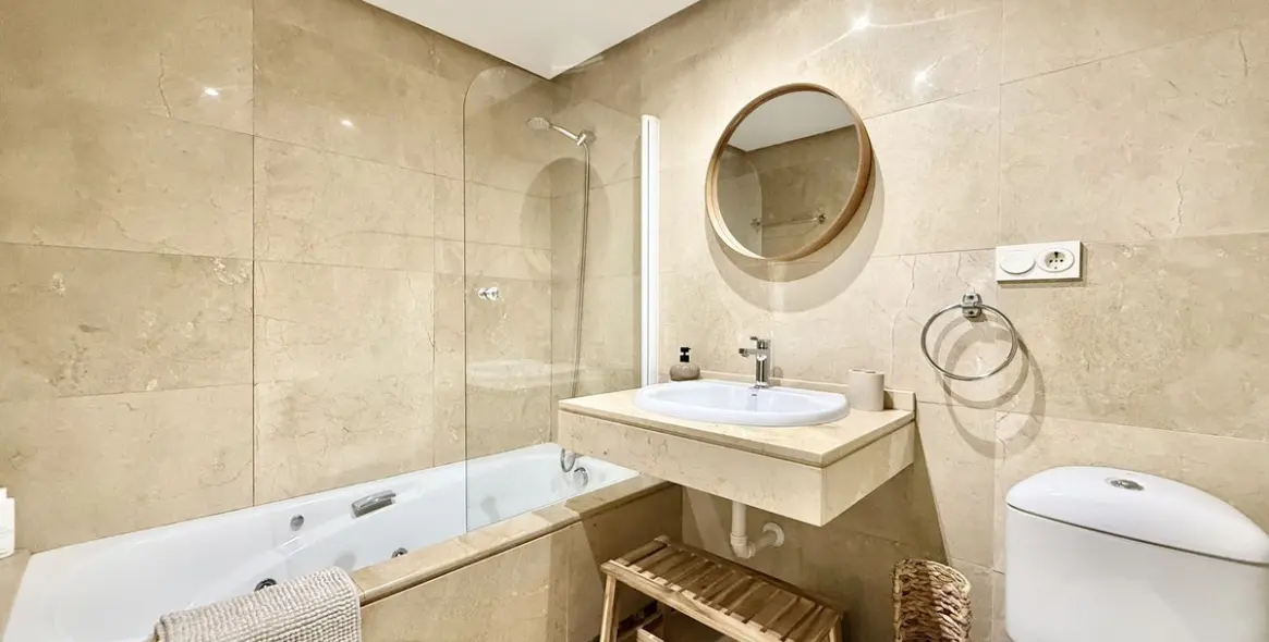 Short-term rent of ground floor apartment in La Duquesa 13