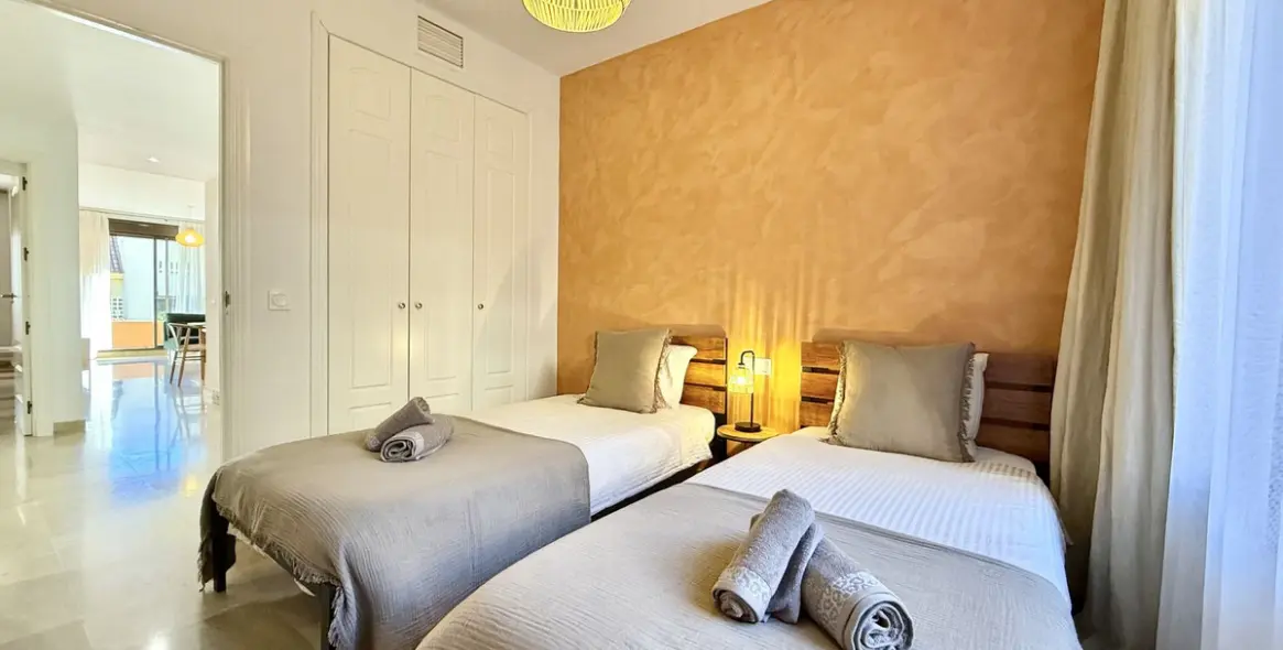 Short-term rent of ground floor apartment in La Duquesa 14