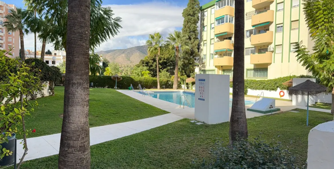 Sale of middle floor apartment in Torremolinos Centro 1