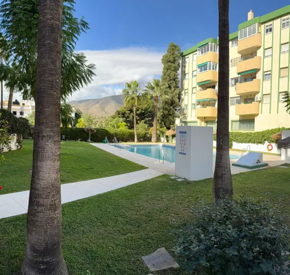 Sale of middle floor apartment in Torremolinos Centro