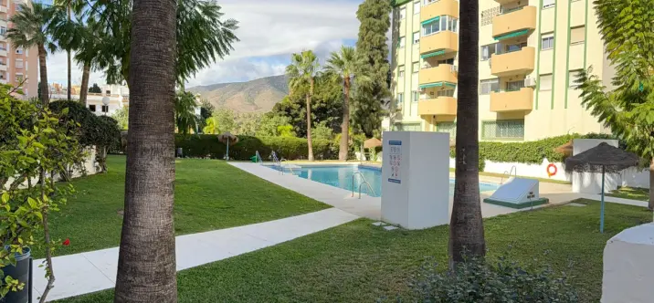 Sale of middle floor apartment in Torremolinos Centro 0