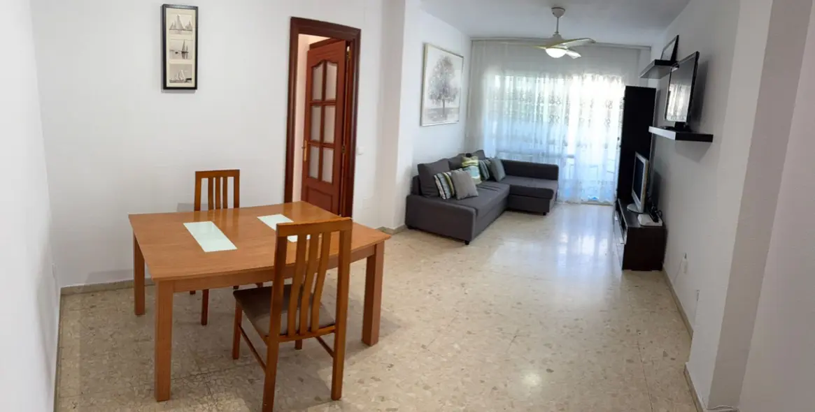 Sale of middle floor apartment in Torremolinos Centro 3