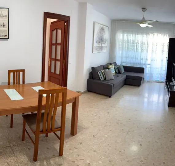 Sale of middle floor apartment in Torremolinos Centro