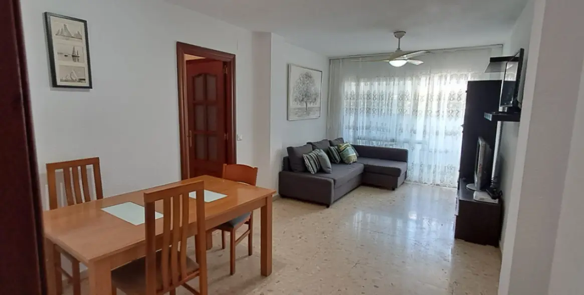 Sale of middle floor apartment in Torremolinos Centro 4