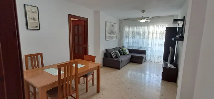 Sale of middle floor apartment in Torremolinos Centro 3