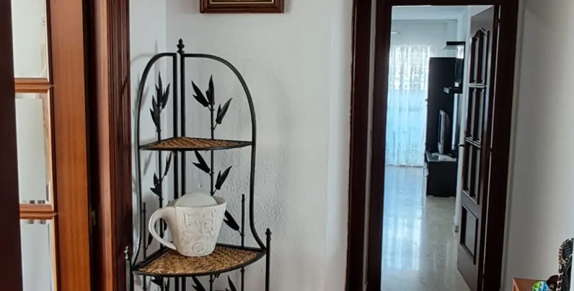 Sale of middle floor apartment in Torremolinos Centro 5