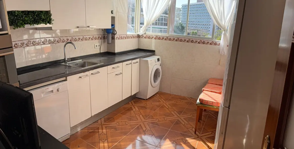 Sale of middle floor apartment in Torremolinos Centro 7