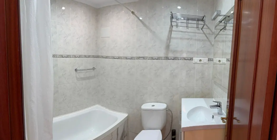 Sale of middle floor apartment in Torremolinos Centro 12