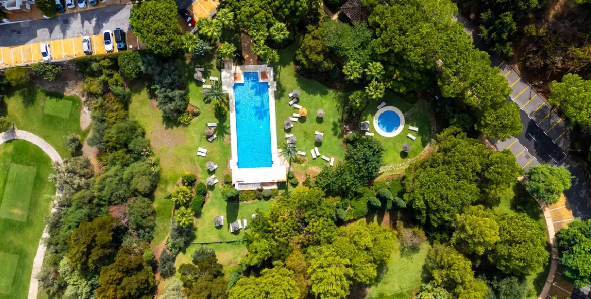 Venta de apartamento en planta media en La Quinta 25