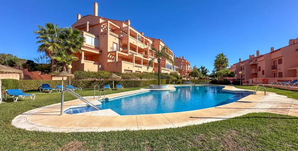 Sale of ground floor apartment in El Faro 1