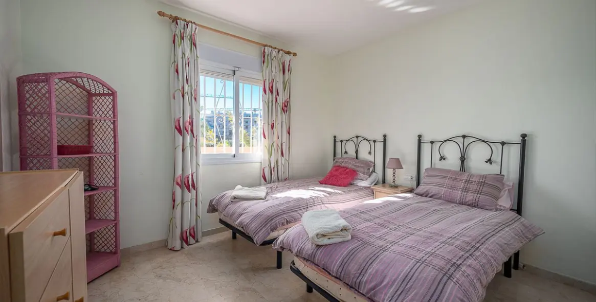 Sale of ground floor apartment in El Faro 17