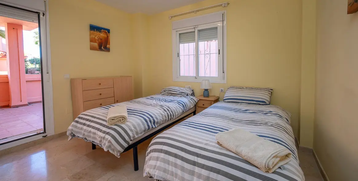 Sale of ground floor apartment in El Faro 20